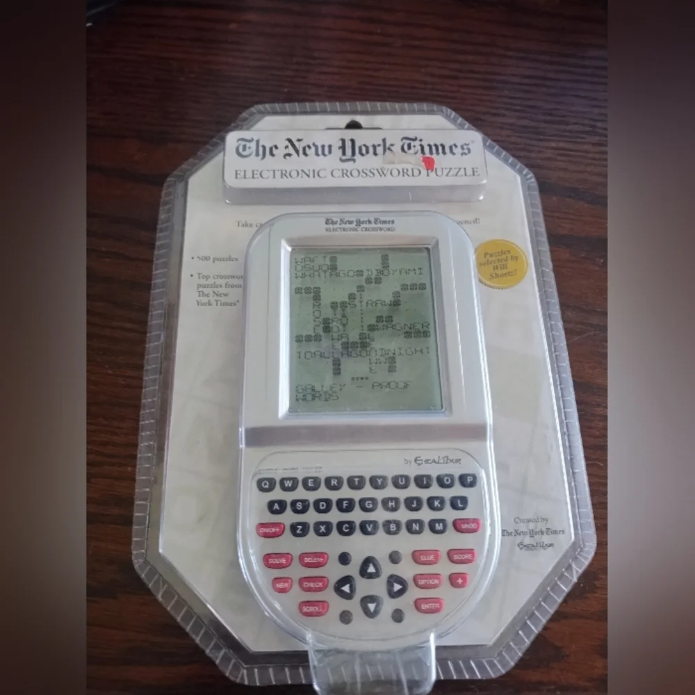 THE NEW YORK TIMES Electronic Crossword Puzzle‎ Hand Held Game 500 Puzzles NEW